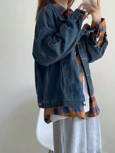 Női őszi kabát gombokkal