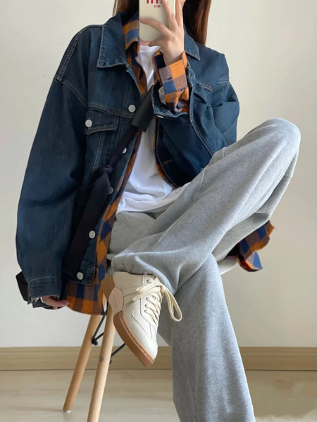 Női őszi kabát gombokkal