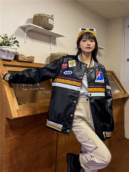 Ženska jesenja jakna - koža na gumbe