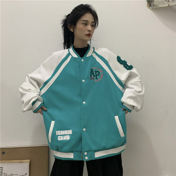 Sportos őszi női kabát gombokkal