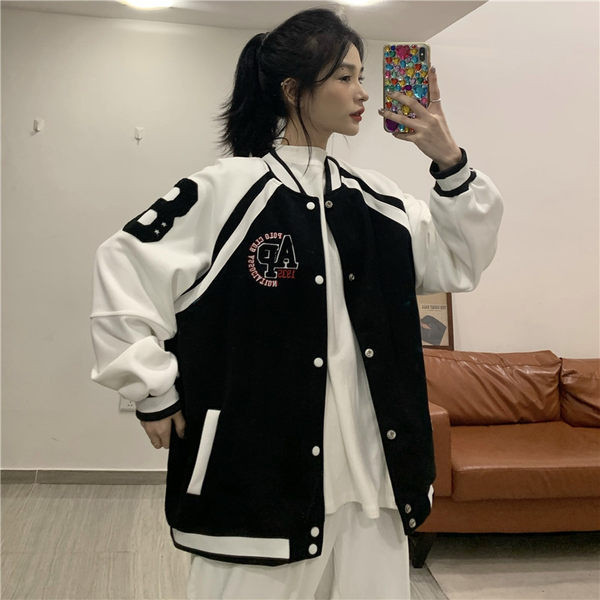 Sportos őszi női kabát gombokkal