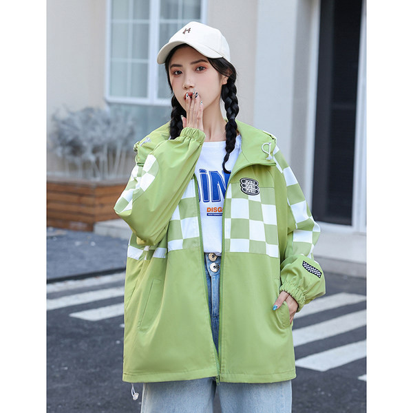 Női sportdzseki különböző színekben