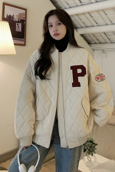 Női őszi kabát bő mintával - cipzárral