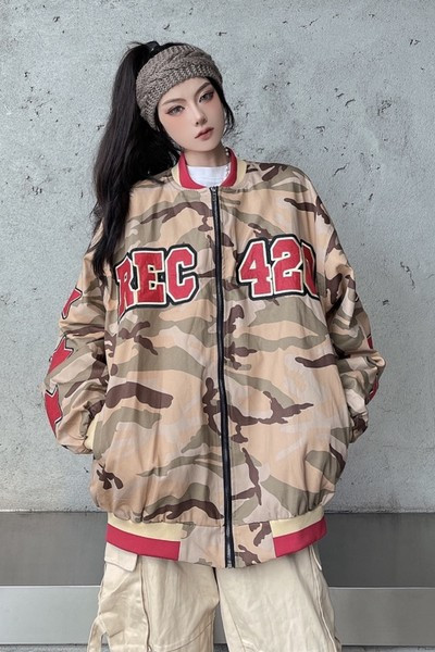 Спортно дамско яке с цип и джоб