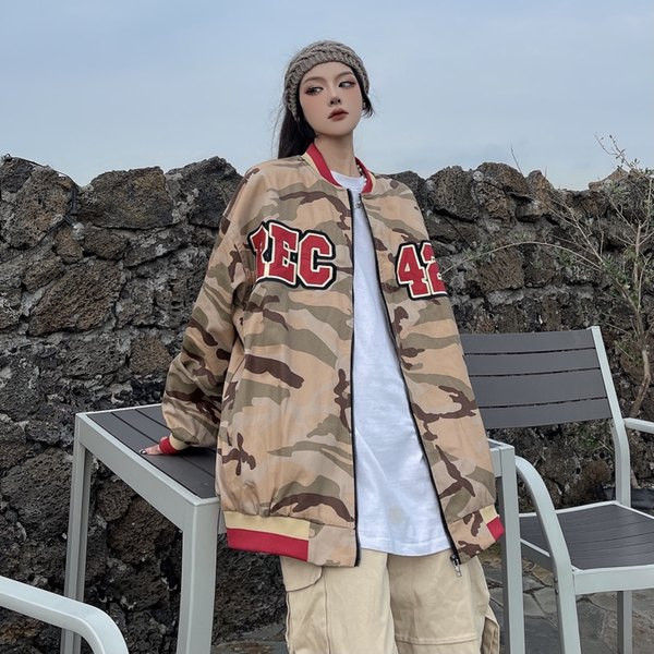 Спортно дамско яке с цип и джоб