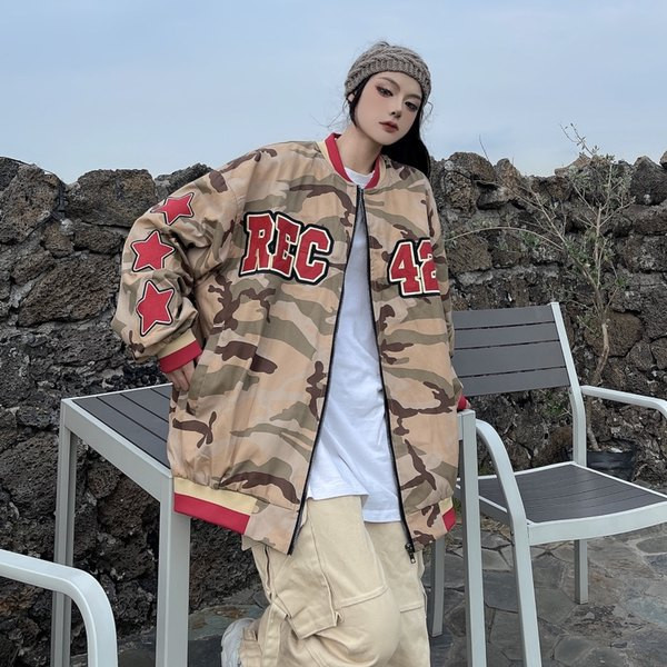 Спортно дамско яке с цип и джоб