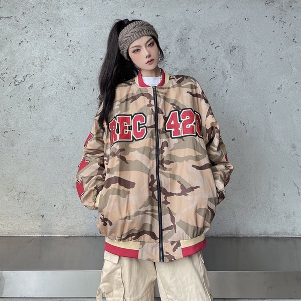 Спортно дамско яке с цип и джоб