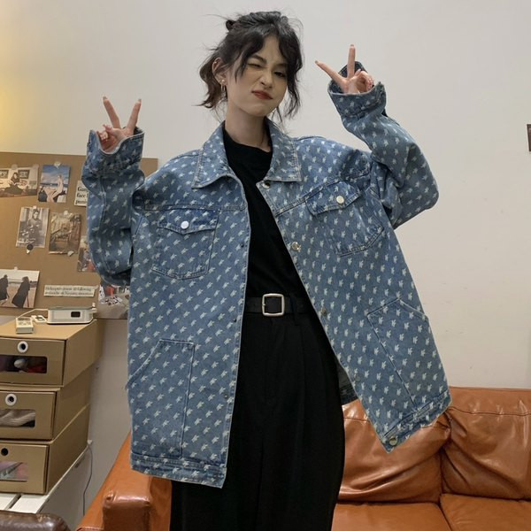 Női farmerdzseki gallérral és zsebbel