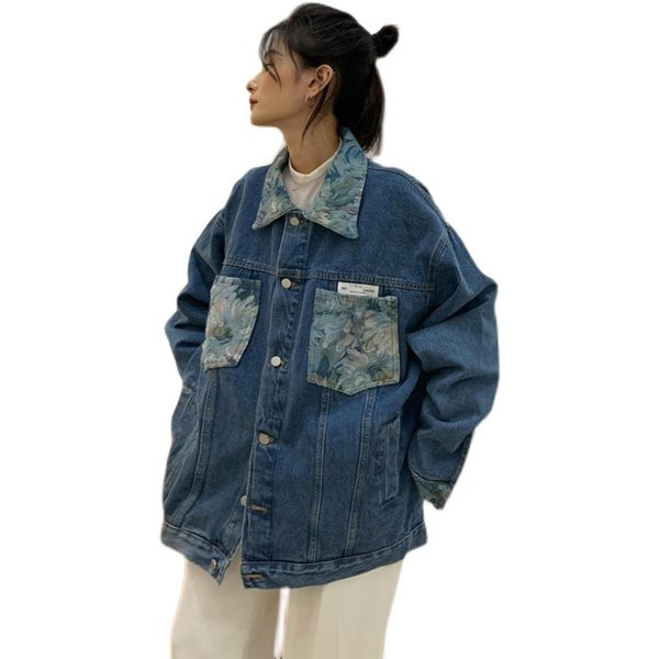 Női farmerdzseki gallérral és gombokkal