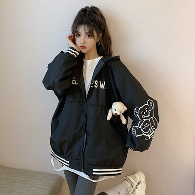 Ženska jakna u dvije boje sa ukrasnim medvjedićem