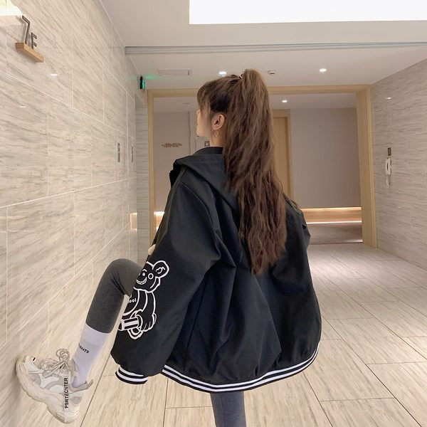 Ženska jakna u dvije boje sa ukrasnim medvjedićem