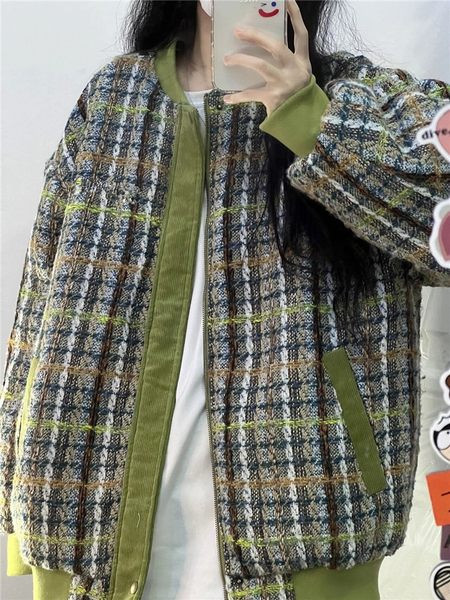 Дамско есенно яке със свободен модел - закопчаване с цип и копче