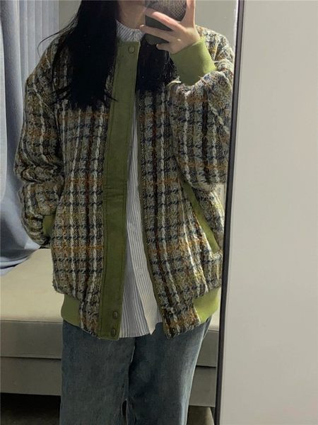 Дамско есенно яке със свободен модел - закопчаване с цип и копче