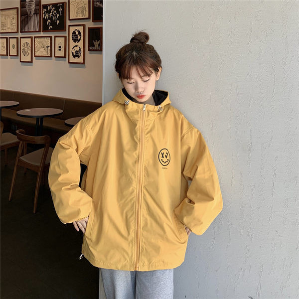 Női őszi kabát mintával és cipzárral