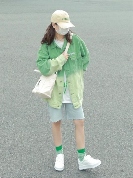 Γυναικείο τζιν μπουφάν σε χρώμα