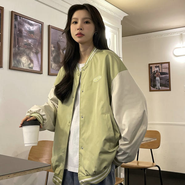 Női sportdzseki két színben