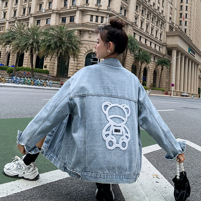 Női őszi farmerdzseki medvével