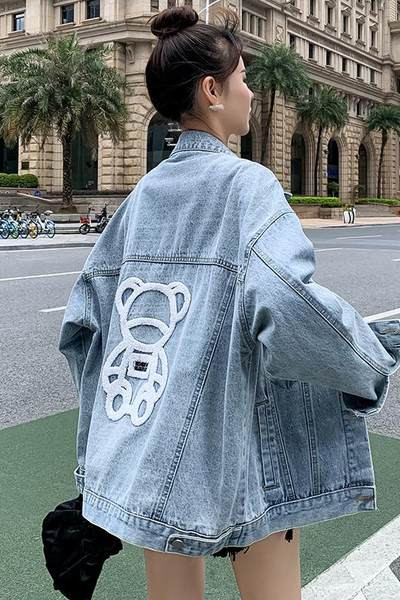 Női őszi farmerdzseki medvével