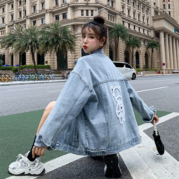 Női őszi farmerdzseki medvével