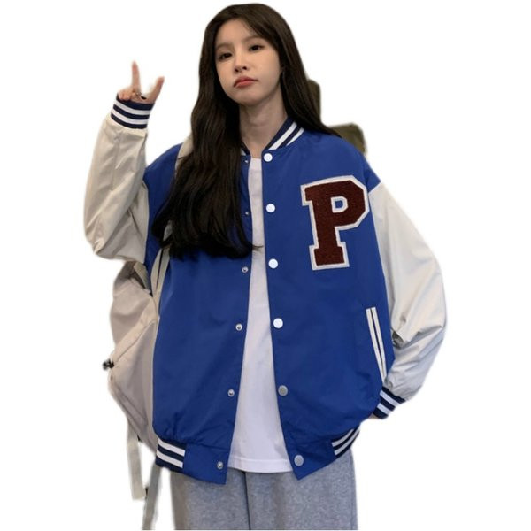 Jesenska bejzbol jakna s širokim uzorkom i kopčanjem na gumbe