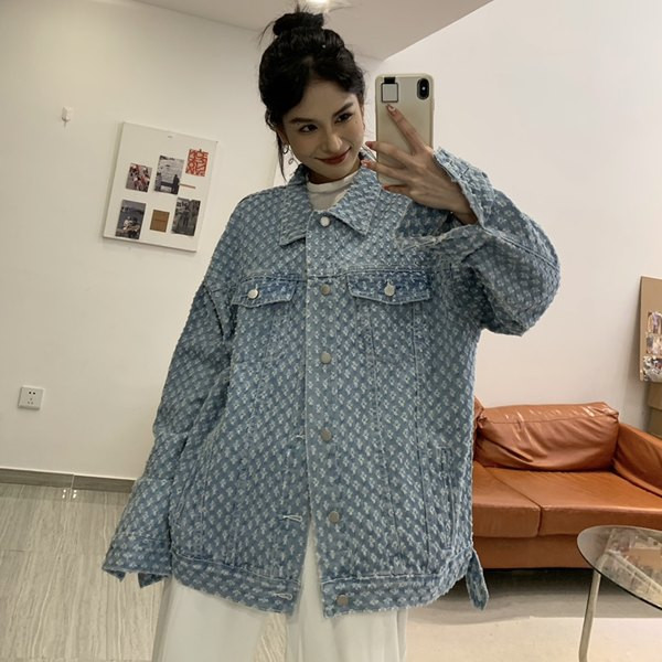 Női őszi kabát bő mintával - gombos rögzítéssel