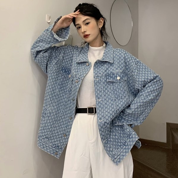 Női őszi kabát bő mintával - gombos rögzítéssel