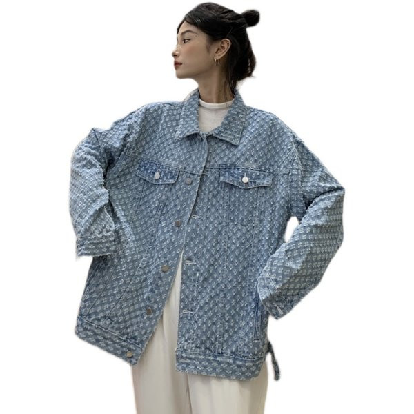 Női őszi kabát bő mintával - gombos rögzítéssel