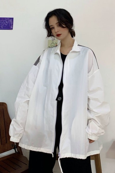 Alkalmi női kabát cipzárral és zsebbel