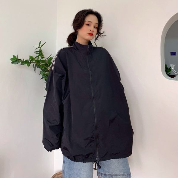 Alkalmi női kabát cipzárral és zsebbel