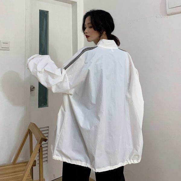 Alkalmi női kabát cipzárral és zsebbel