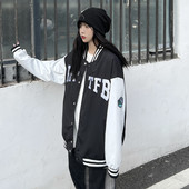 Sportos női őszi kabát gombokkal