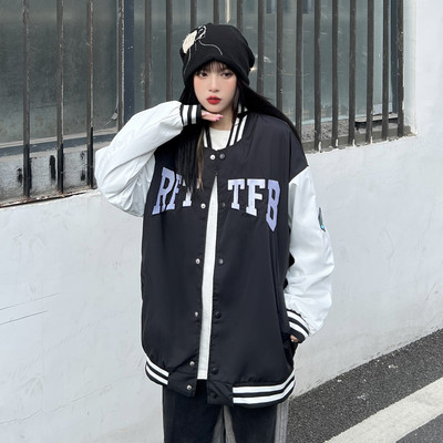 Sportos női őszi kabát gombokkal