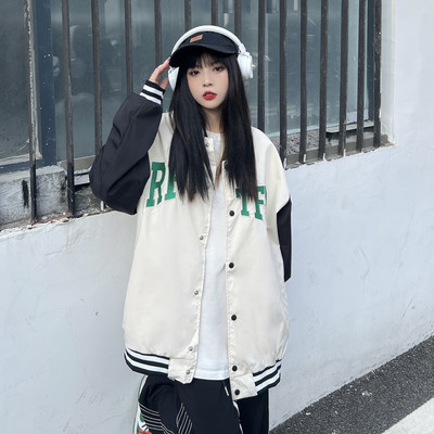 Sportos női őszi kabát gombokkal