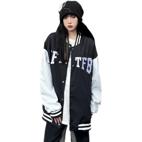 Sportos női őszi kabát gombokkal