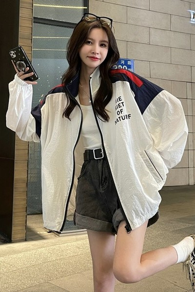 Jesenska ženska jakna s patentnim zatvaračem - slobodan uzorak