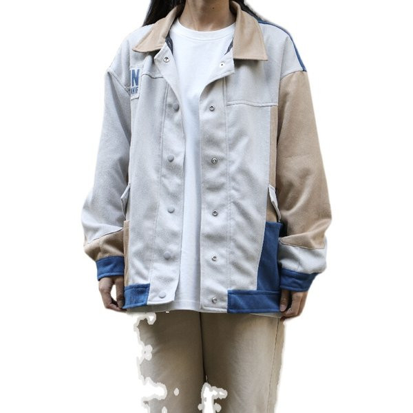 Őszi női kabát gombokkal és széles ujjú