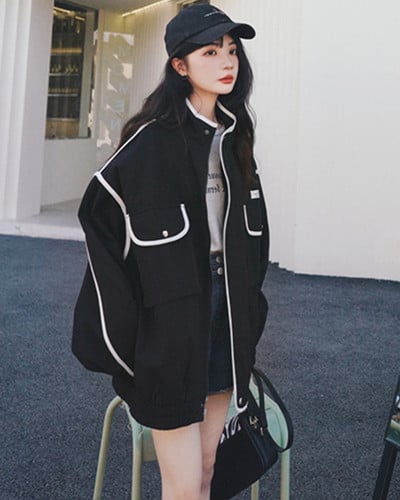 Juoda rudeninė moteriška striukė su kišene