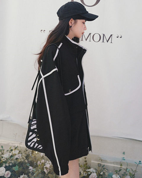 Juoda rudeninė moteriška striukė su kišene