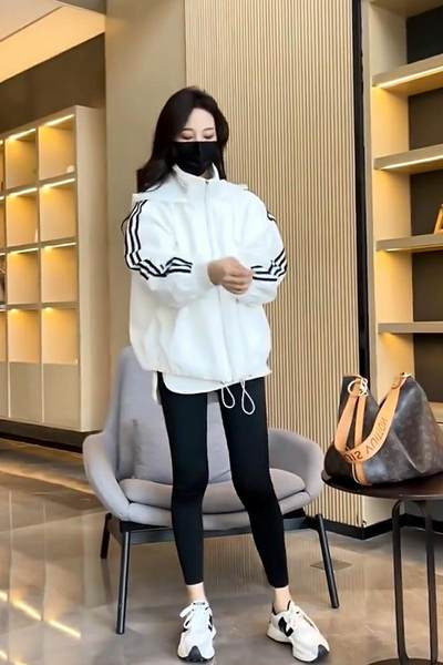 Női sportdzseki egy színben