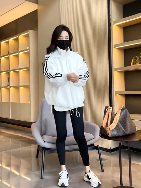 Női sportdzseki egy színben