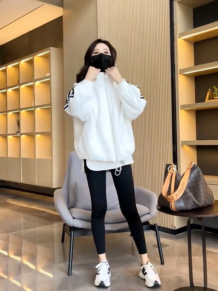 Női sportdzseki egy színben