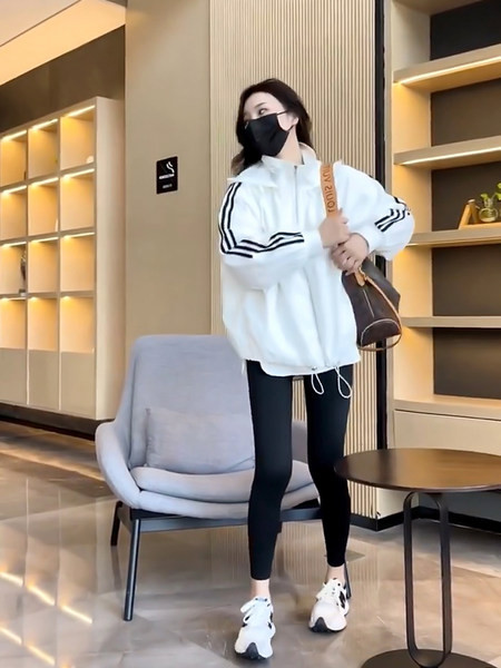 Női sportdzseki egy színben