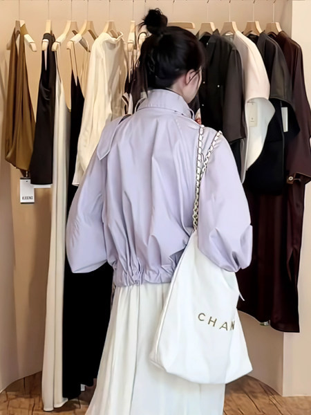 Női őszi kabát - letisztult, gombos modell