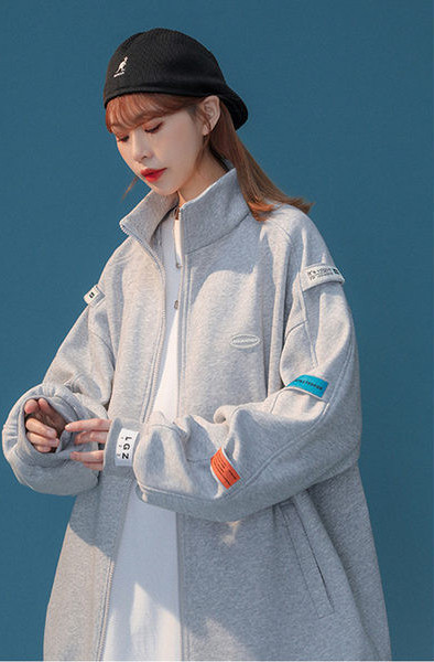 Széles modell őszi kabát, széles ujjakkal