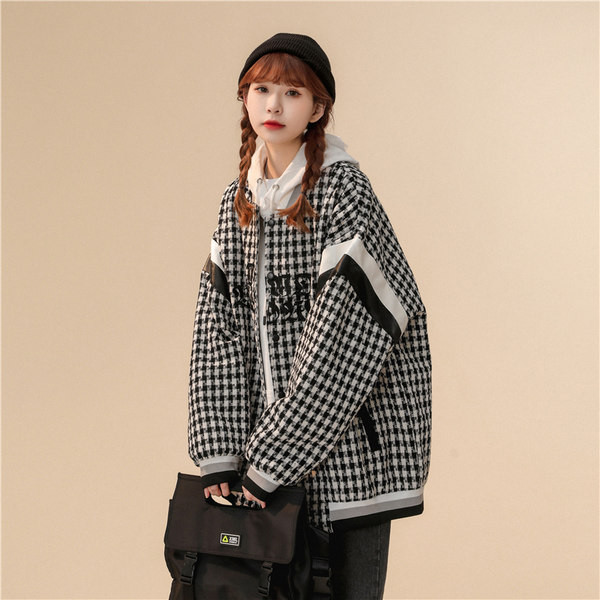 Őszi női kabát - rögzítőgombok