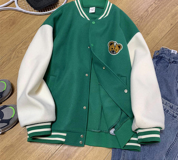 Női őszi kabát medvével