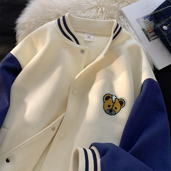 Női őszi kabát medvével