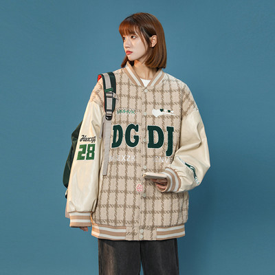 Sportdzseki dekoratív nyomattal és gombokkal