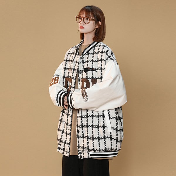 Sportdzseki dekoratív nyomattal és gombokkal