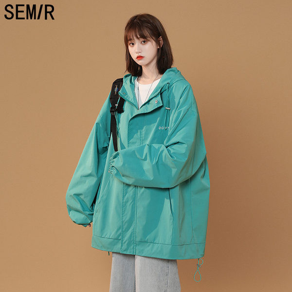 Sportos őszi kabát kapucnival